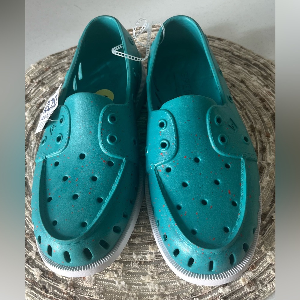 New. Sperry women’s